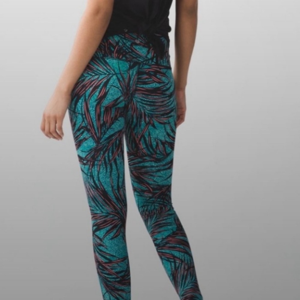 Lululemon Wunder Under 28”